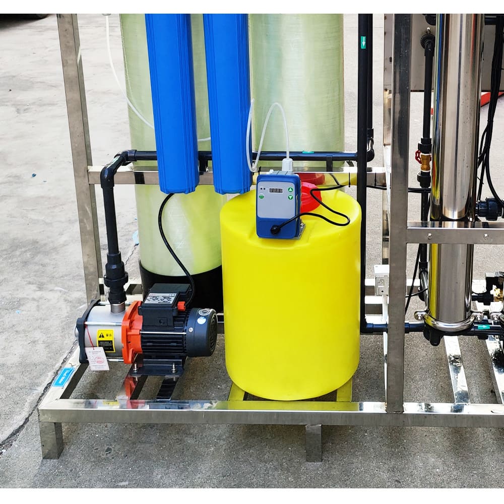 RO pre-treatment unit with chemical dosing plastic tank